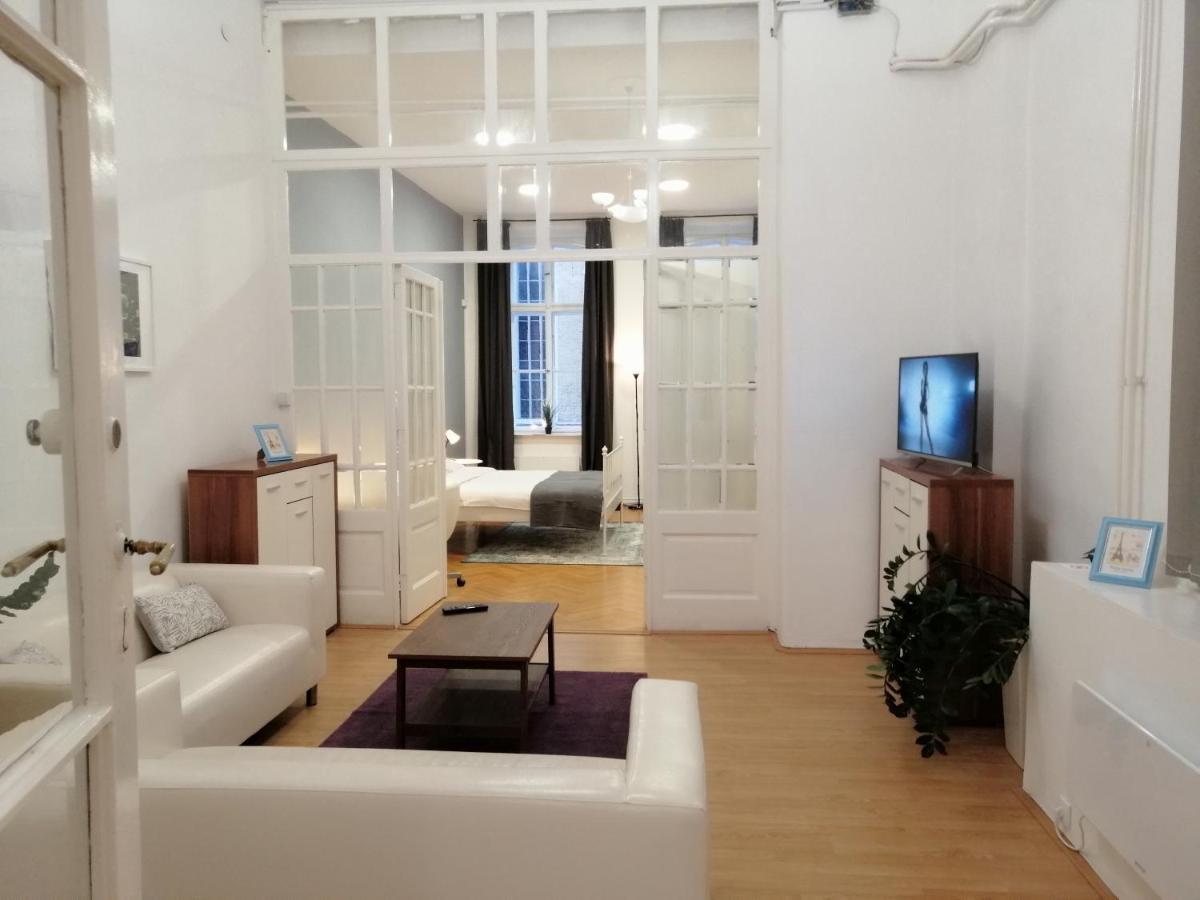 Filinhome Zmaj Jovina Suite Novi Sad Exterior photo